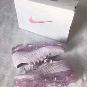 Nike Women's Light Violet/Purple Flyinit Vapormax